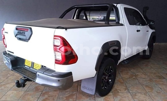 Sayi Na hannu Toyota Hilux White Mota in Maseru a Maseru Sayi Na hannu Toyota Hilux White Mota in Maseru a Maseru