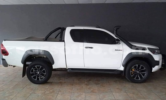 Sayi Na hannu Toyota Hilux White Mota in Maseru a Maseru Sayi Na hannu Toyota Hilux White Mota in Maseru a Maseru