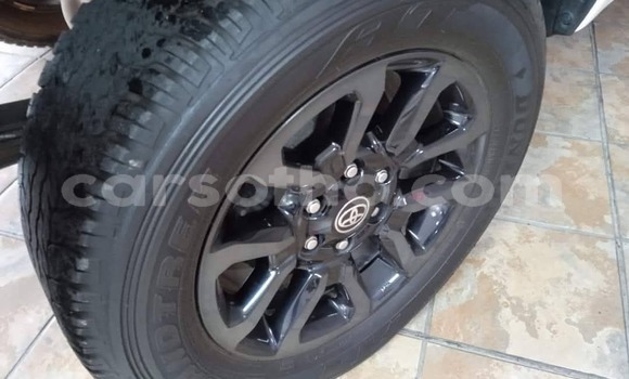 Sayi Na hannu Toyota Hilux White Mota in Maseru a Maseru Sayi Na hannu Toyota Hilux White Mota in Maseru a Maseru