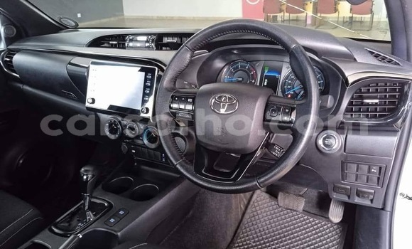 Sayi Na hannu Toyota Hilux White Mota in Maseru a Maseru Sayi Na hannu Toyota Hilux White Mota in Maseru a Maseru