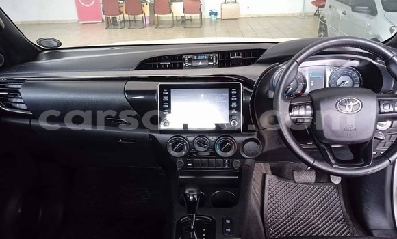 Sayi Na hannu Toyota Hilux White Mota in Maseru a Maseru Sayi Na hannu Toyota Hilux White Mota in Maseru a Maseru