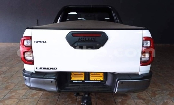 Sayi Na hannu Toyota Hilux White Mota in Maseru a Maseru Sayi Na hannu Toyota Hilux White Mota in Maseru a Maseru