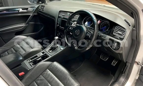 Sayi Na hannu Volkswagen Golf R White Mota in Maseru a Maseru Sayi Na hannu Volkswagen Golf R White Mota in Maseru a Maseru