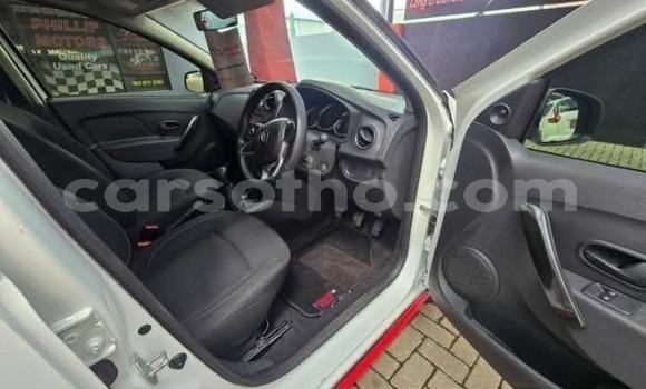 Sayi Na hannu Renault Sandero White Mota in Maseru a Maseru Sayi Na hannu Renault Sandero White Mota in Maseru a Maseru