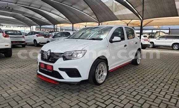 Sayi Na hannu Renault Sandero White Mota in Maseru a Maseru Sayi Na hannu Renault Sandero White Mota in Maseru a Maseru