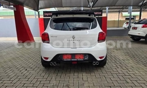 Sayi Na hannu Renault Sandero White Mota in Maseru a Maseru Sayi Na hannu Renault Sandero White Mota in Maseru a Maseru