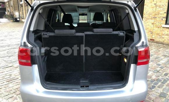 Sayi Na hannu Volkswagen Touran Silver Mota in Mafeteng a Mafeteng Sayi Na hannu Volkswagen Touran Silver Mota in Mafeteng a Mafeteng