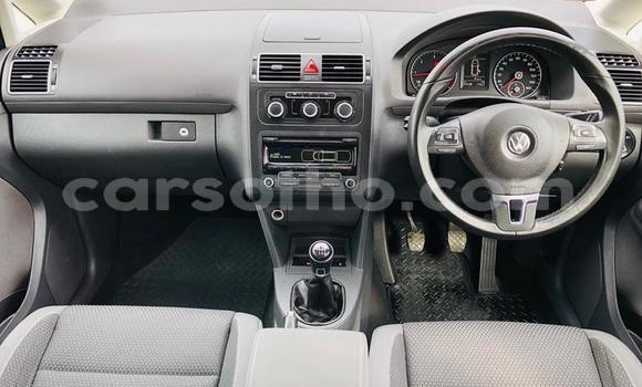 اشتري مستعمل Volkswagen Touran Red سيارة في Maputsoe في Leribe اشتري مستعمل Volkswagen Touran Red سيارة في Maputsoe في Leribe