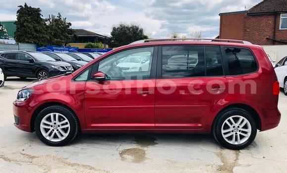 اشتري مستعمل Volkswagen Touran Red سيارة في Maputsoe في Leribe اشتري مستعمل Volkswagen Touran Red سيارة في Maputsoe في Leribe