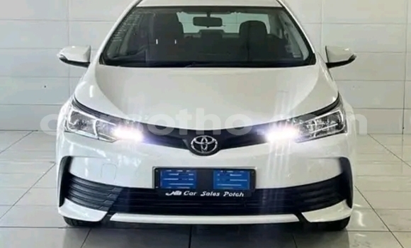 Sayi Na hannu Toyota Corolla White Mota in Maseru a Maseru
