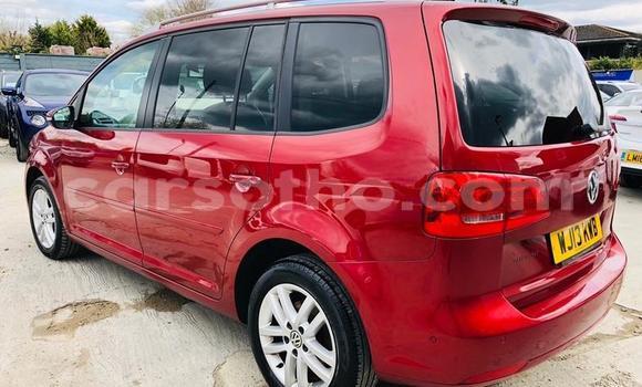 اشتري مستعمل Volkswagen Touran Red سيارة في Maputsoe في Leribe اشتري مستعمل Volkswagen Touran Red سيارة في Maputsoe في Leribe