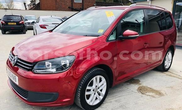 اشتري مستعمل Volkswagen Touran Red سيارة في Maputsoe في Leribe اشتري مستعمل Volkswagen Touran Red سيارة في Maputsoe في Leribe