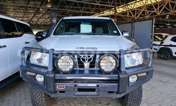 Sayi Na hannu Toyota Prado White Mota in Maseru a Maseru