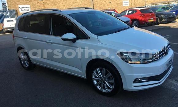 Sayi Na hannu Volkswagen Touran White Mota in Peka a Leribe Sayi Na hannu Volkswagen Touran White Mota in Peka a Leribe