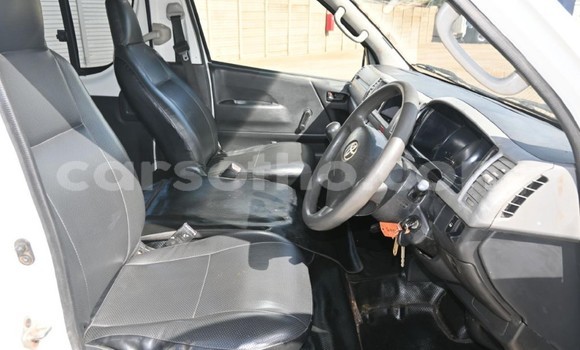 Acheter Occasion Voiture Toyota 4Runner Blanc à Mafeteng, Mafeteng Acheter Occasion Voiture Toyota 4Runner Blanc à Mafeteng, Mafeteng