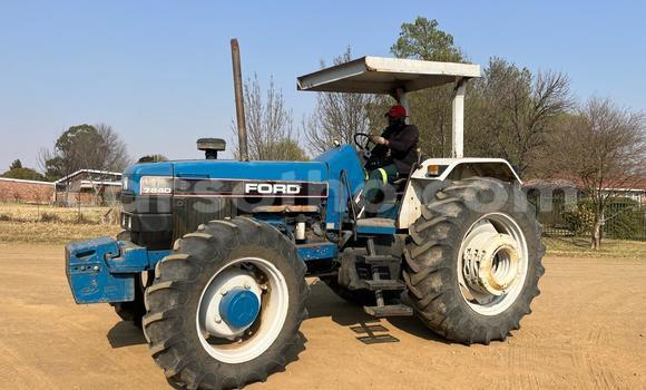 Sayi Na hannu Ford E 150 Cargo Van Blue Babbar mota in Mafeteng a Mafeteng