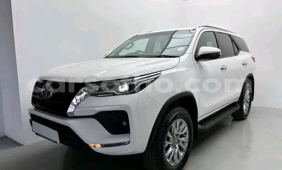 Buy Used Toyota Fortuner White Car in Maseru in Maseru Buy Used Toyota Fortuner White Car in Maseru in Maseru