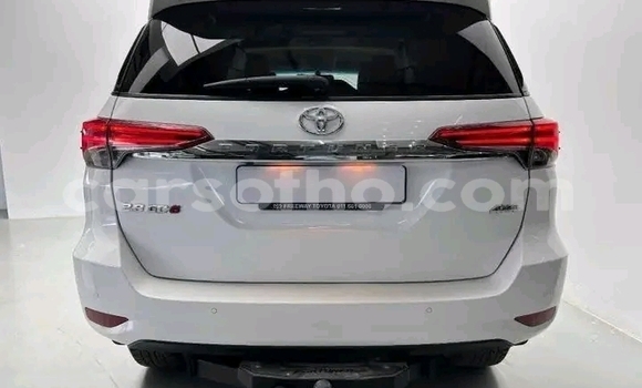 Buy Used Toyota Fortuner White Car in Maseru in Maseru Buy Used Toyota Fortuner White Car in Maseru in Maseru