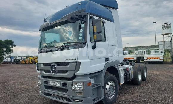 اشتري مستعمل Mercedes‒Benz Truck White شاحنة في Maseru في Maseru اشتري مستعمل Mercedes‒Benz Truck White شاحنة في Maseru في Maseru