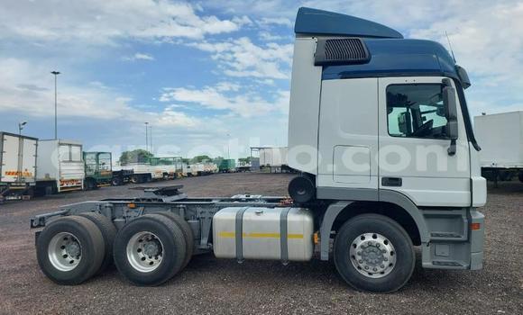 اشتري مستعمل Mercedes‒Benz Truck White شاحنة في Maseru في Maseru اشتري مستعمل Mercedes‒Benz Truck White شاحنة في Maseru في Maseru