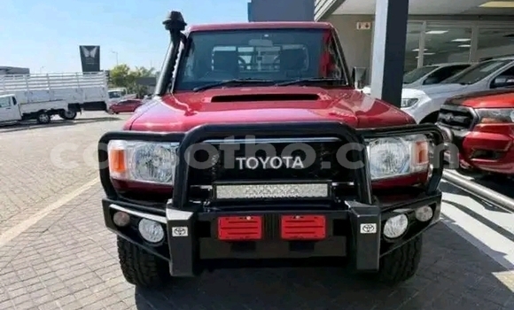 اشتري مستعمل Toyota Land Cruiser Red سيارة في Maseru في Maseru