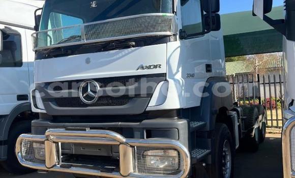 اشتري مستعمل Mercedes‒Benz Truck White شاحنة في Maseru في Maseru اشتري مستعمل Mercedes‒Benz Truck White شاحنة في Maseru في Maseru