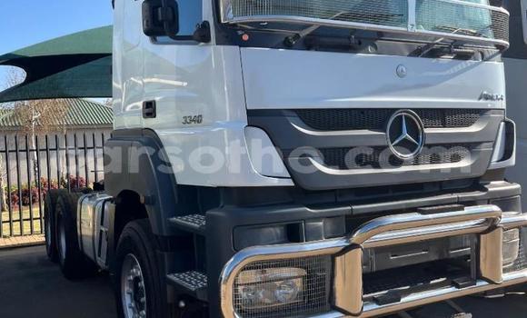 اشتري مستعمل Mercedes‒Benz Truck White شاحنة في Maseru في Maseru اشتري مستعمل Mercedes‒Benz Truck White شاحنة في Maseru في Maseru