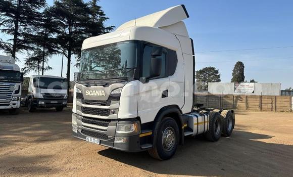 Sayi Na hannu Scania R420 White Babbar mota in Maseru a Maseru Sayi Na hannu Scania R420 White Babbar mota in Maseru a Maseru
