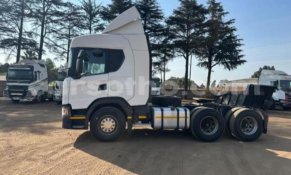 Sayi Na hannu Scania R420 White Babbar mota in Maseru a Maseru Sayi Na hannu Scania R420 White Babbar mota in Maseru a Maseru