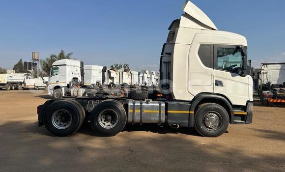 Sayi Na hannu Scania R420 White Babbar mota in Maseru a Maseru Sayi Na hannu Scania R420 White Babbar mota in Maseru a Maseru