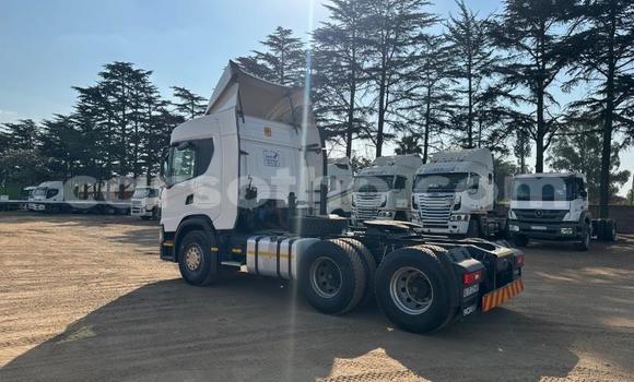 Sayi Na hannu Scania R420 White Babbar mota in Maseru a Maseru Sayi Na hannu Scania R420 White Babbar mota in Maseru a Maseru