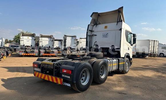 Sayi Na hannu Scania R420 White Babbar mota in Maseru a Maseru Sayi Na hannu Scania R420 White Babbar mota in Maseru a Maseru