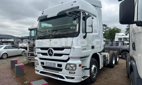 اشتري مستعمل Mercedes‒Benz Truck White شاحنة في Maseru في Maseru اشتري مستعمل Mercedes‒Benz Truck White شاحنة في Maseru في Maseru