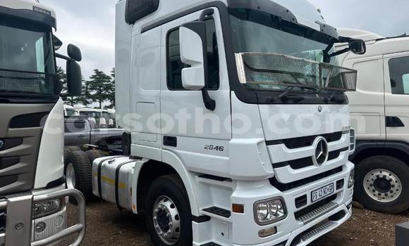 اشتري مستعمل Mercedes‒Benz Truck White شاحنة في Maseru في Maseru اشتري مستعمل Mercedes‒Benz Truck White شاحنة في Maseru في Maseru