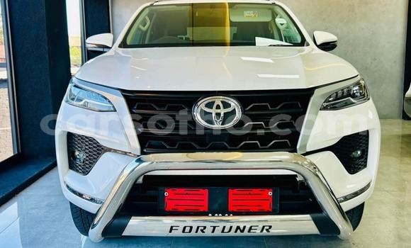 Acheter Occasion Voiture Toyota Fortuner Blanc à Roma, Maseru