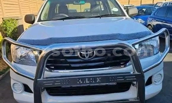 اشتري مستعمل Toyota Hilux White سيارة في Maseru في Maseru