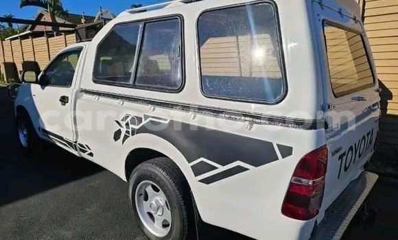 Sayi Na hannu Toyota Hilux White Mota in Maseru a Maseru Sayi Na hannu Toyota Hilux White Mota in Maseru a Maseru