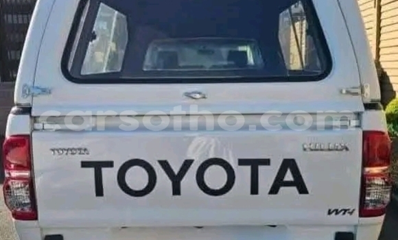 Sayi Na hannu Toyota Hilux White Mota in Maseru a Maseru Sayi Na hannu Toyota Hilux White Mota in Maseru a Maseru
