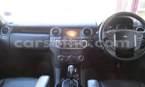 Sayi Na hannu Land Rover Discovery White Mota in Maseru a Maseru Sayi Na hannu Land Rover Discovery White Mota in Maseru a Maseru