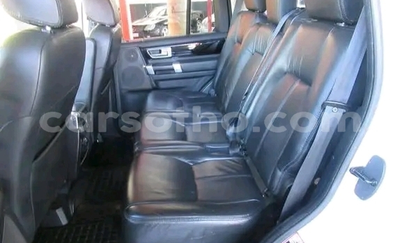 Sayi Na hannu Land Rover Discovery White Mota in Maseru a Maseru Sayi Na hannu Land Rover Discovery White Mota in Maseru a Maseru