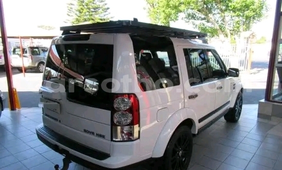 Sayi Na hannu Land Rover Discovery White Mota in Maseru a Maseru Sayi Na hannu Land Rover Discovery White Mota in Maseru a Maseru