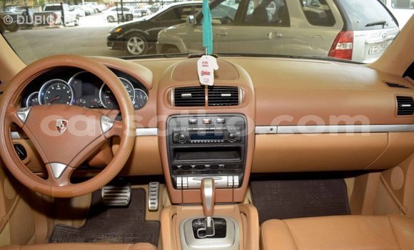 Sayi Imported Porsche Cayenne Green Mota in Import - Dubai a Maseru Sayi Imported Porsche Cayenne Green Mota in Import - Dubai a Maseru