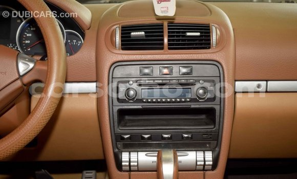 Sayi Imported Porsche Cayenne Green Mota in Import - Dubai a Maseru Sayi Imported Porsche Cayenne Green Mota in Import - Dubai a Maseru