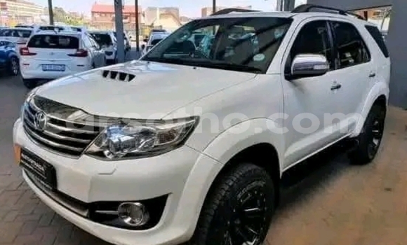 Buy Used Toyota Fortuner White Car in Maseru in Maseru