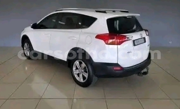 اشتري مستعمل Toyota RAV4 White سيارة في Maseru في Maseru اشتري مستعمل Toyota RAV4 White سيارة في Maseru في Maseru