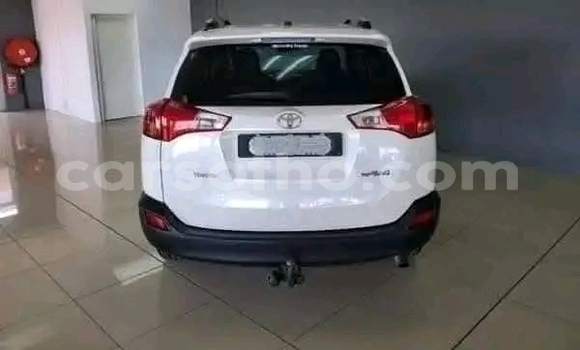 اشتري مستعمل Toyota RAV4 White سيارة في Maseru في Maseru اشتري مستعمل Toyota RAV4 White سيارة في Maseru في Maseru