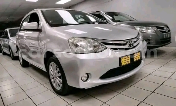 اشتري مستعمل Toyota Etios Silver سيارة في Maseru في Maseru