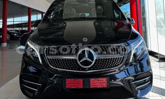 اشتري مستعمل Mercedes-Benz V-klasse Black سيارة في Maseru في Maseru
