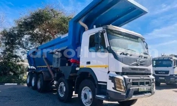 Sayi Na hannu Volvo F4 White Babbar mota in Maseru a Maseru
