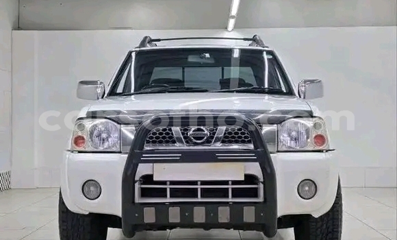 Sayi Na hannu Nissan NP 300 White Mota in Maseru a Maseru
